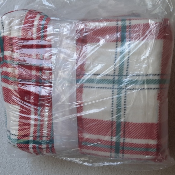 Adult plush hooded sherpa throw - Picture 5 of 6